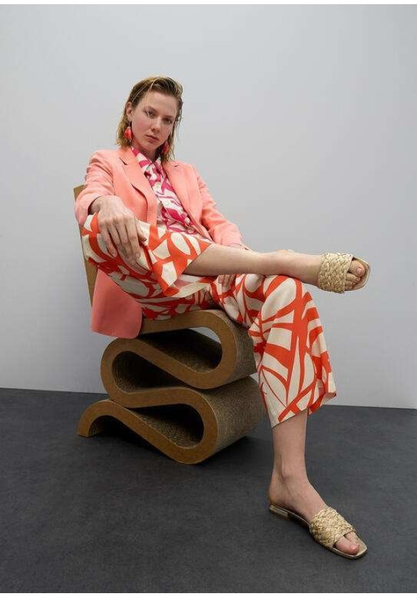 Sandalia plana en efecto rafia metalizada