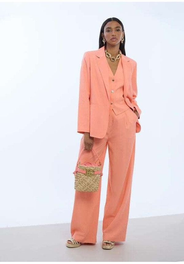 Bombonera con detalles de efecto piel