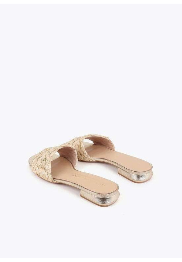 Sandalia plana en efecto rafia metalizada