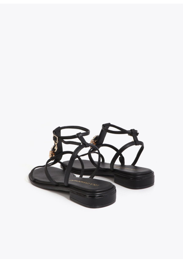 Sandalia plana con tira con adorno de cristal