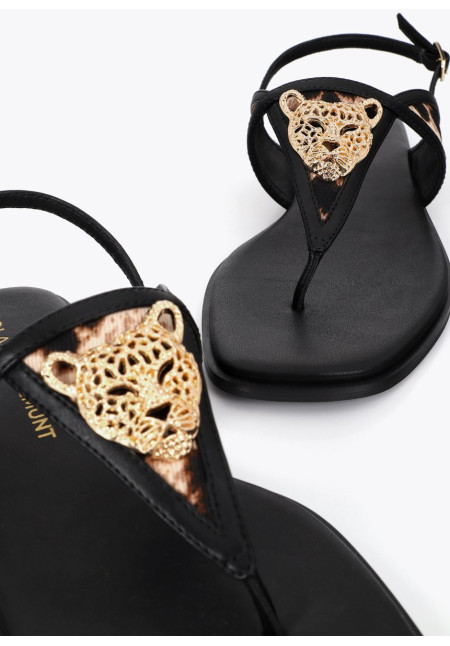 Sandalia plana en animal print y aplique metalizado