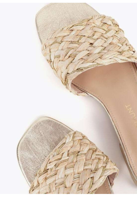Sandalia plana en efecto rafia metalizada