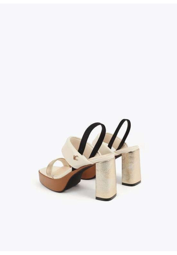 Sandalia de tacón con tiras tricolor