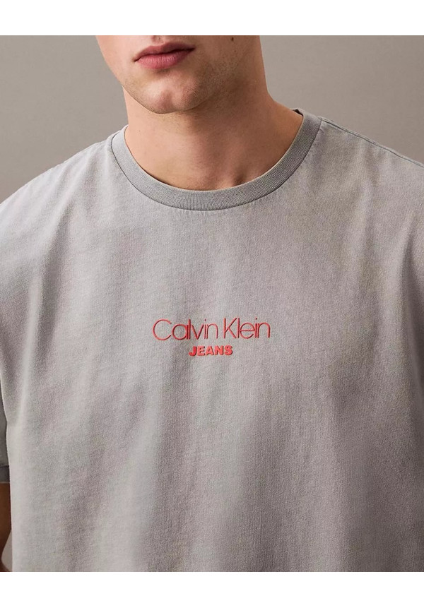 Camiseta Calvin Klein con Logo Lavada al Ácido
