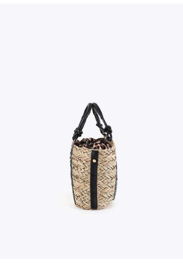 Mini capazo detalle asa logo troquelado